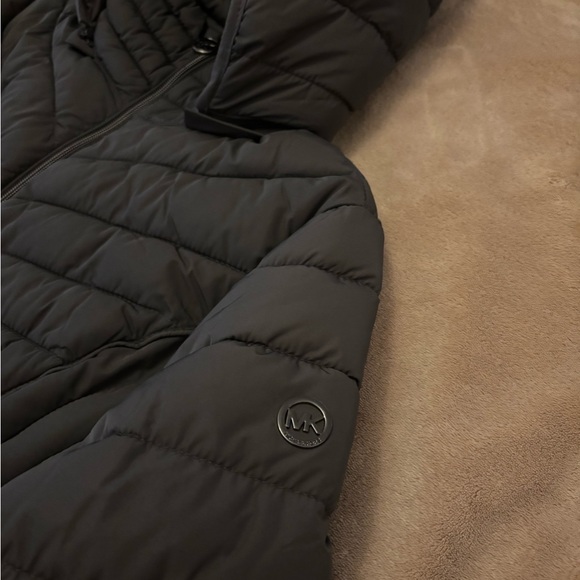 Michael Kors Puffer Coat with Hood - Picture 4 of 6